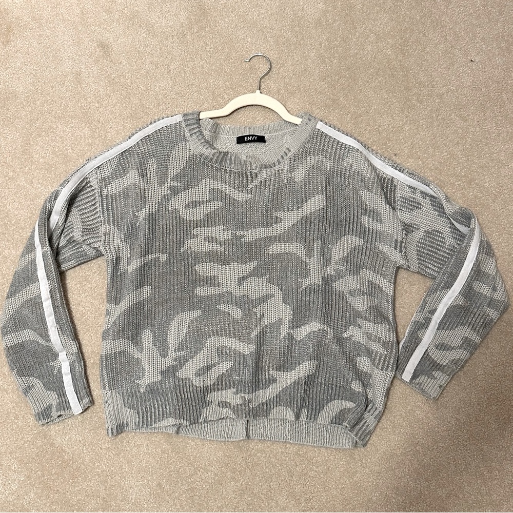 Envy camo sweater size medium